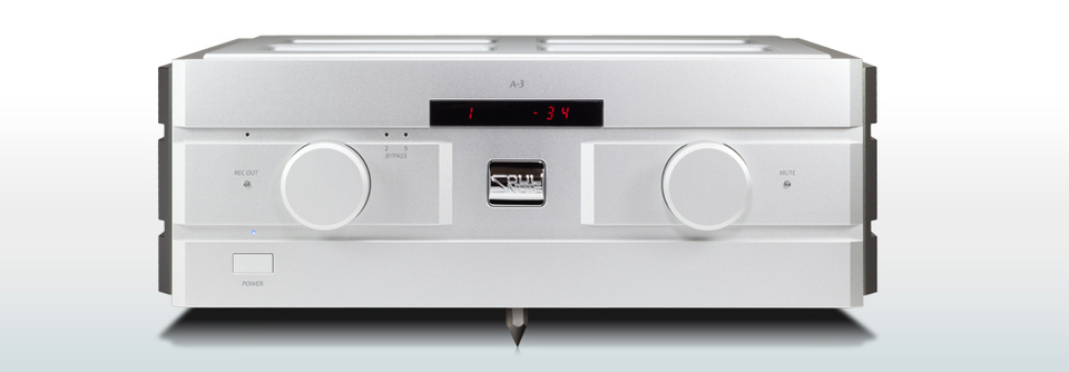 Integrated Amplifier A-3<br />
希望小売価格1,848,000円（税込）ASK<br />
P-3とM-3を1筐体に妥協なく凝縮した<br />
インテグレーテッドアンプ<br />
幕張店で展示中、試聴できます。