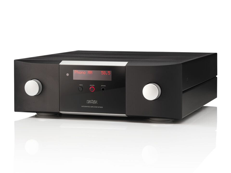 № 5805<br />
INTEGRATED AMPLIFIER FOR DIGITAL AND ANALOG SOURCES<br />
希望小売価格1,210,000円(税込）<br />
お取り寄せ承ります。<br />
<br />
アナログからデジタルまで、 全てがマークレビンソン・クオリティ。<br />
Mark Levinsonのサウンドクオリティをより多くの音楽ファンに体験していただくために企画された新ラインナップ、「No5000シリーズ」の第一弾モデル。あらゆる音楽ソースをMark Levinsonクオリティで再生可能なインテグレーテッドアンプ。